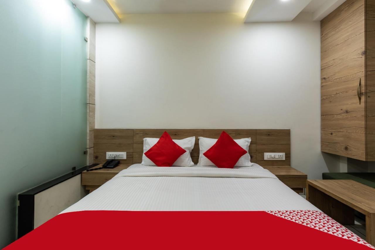 Capital O 47403 Hotel Manjeet Bhopal Eksteriør billede