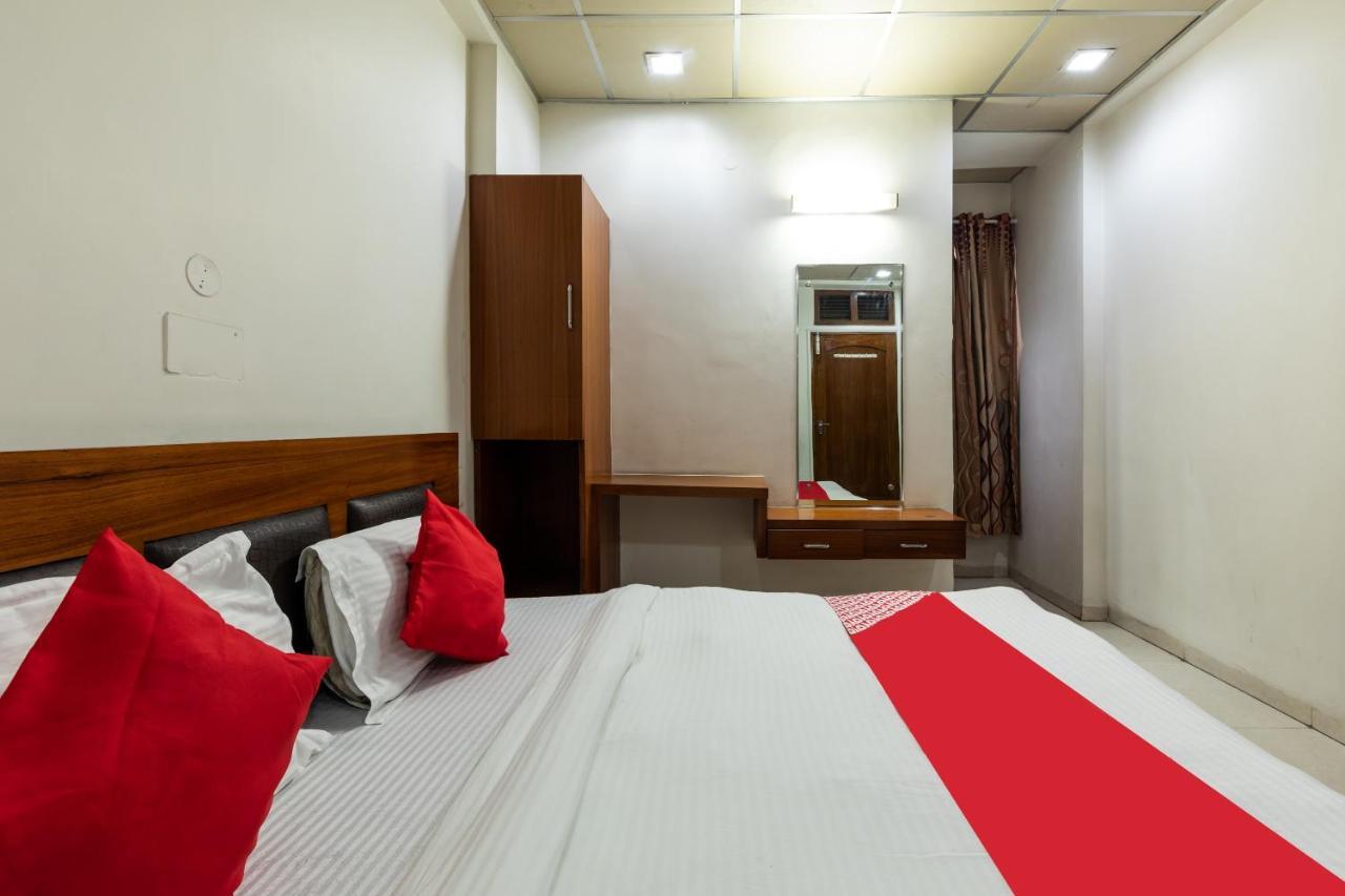 Capital O 47403 Hotel Manjeet Bhopal Eksteriør billede