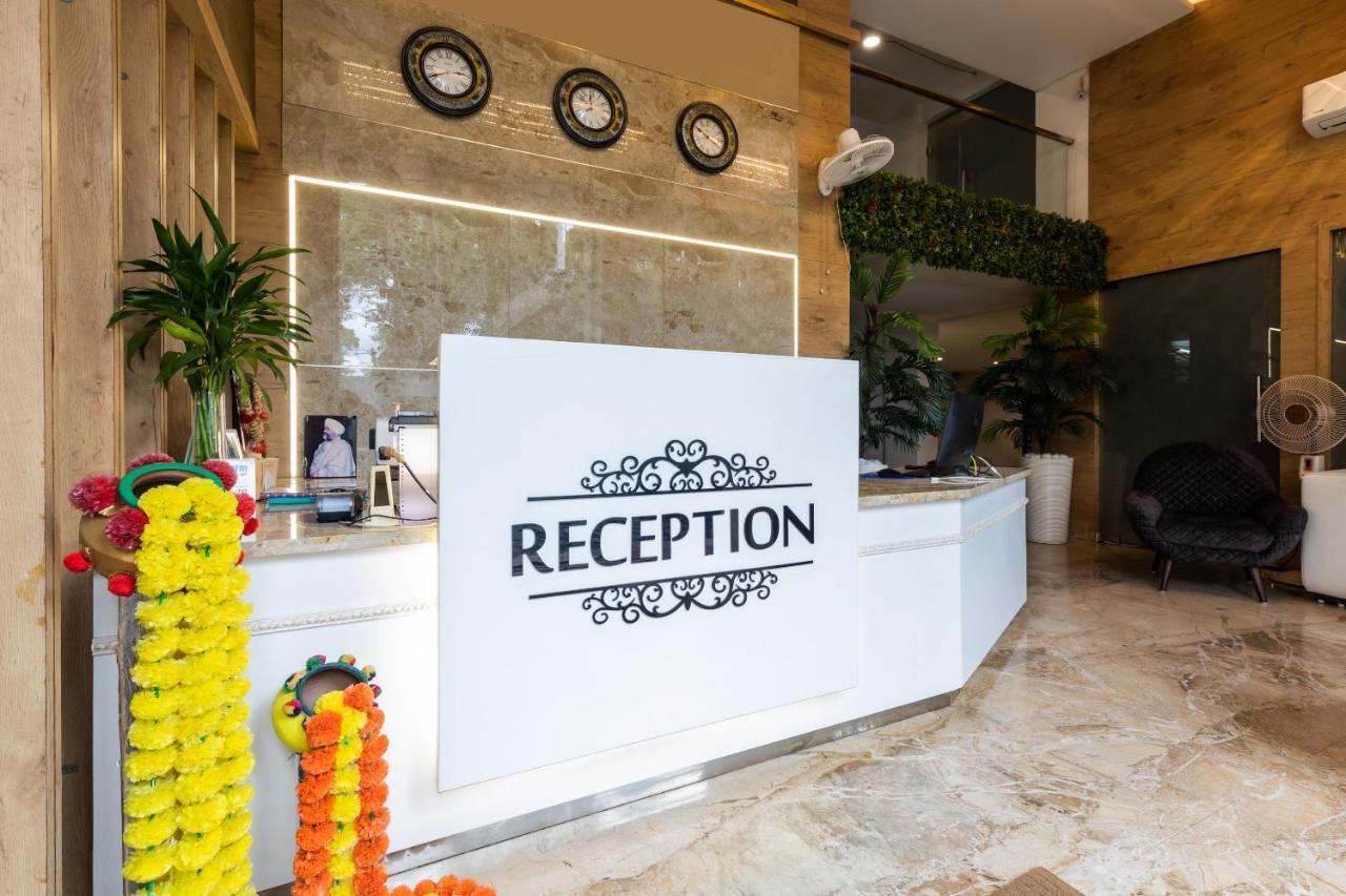 Capital O 47403 Hotel Manjeet Bhopal Eksteriør billede