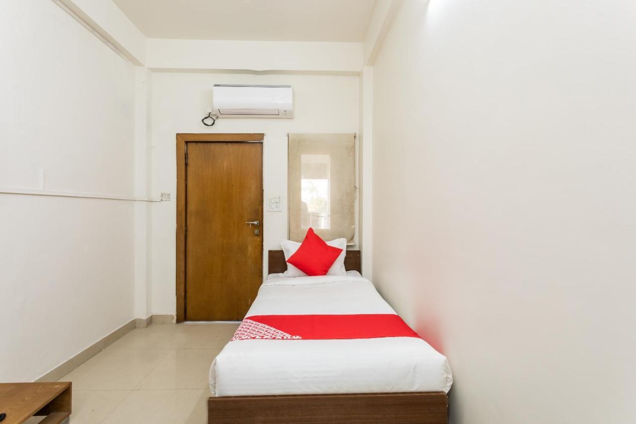 Capital O 47403 Hotel Manjeet Bhopal Eksteriør billede